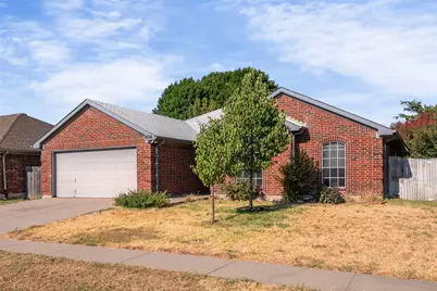 6014 Harwood Crossing Drive, Arlington, TX 76018 - Photo 2