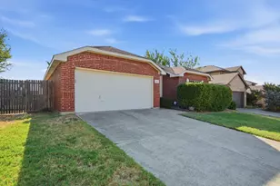 4816 Barnhill Ln, Fort Worth, TX 76135 - Photo 1