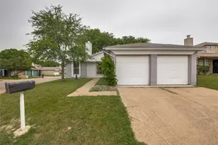 6952 Sammy Cir, Dallas, TX 75237 - Photo 2