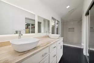 6952 Sammy Cir, Dallas, TX 75237 - Photo 10