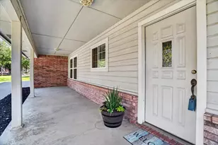 215 Mistletoe Ln, Keene, TX 76059 - Photo 4