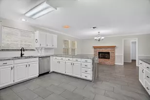 215 Mistletoe Ln, Keene, TX 76059 - Photo 10