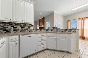 217 Keswick Dr, Hewitt, TX 76643 - Photo 8
