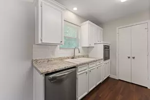 433 Black Oak Ln, Burleson, TX 76028 - Photo 10