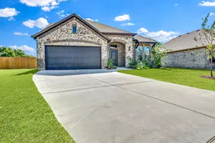 303 Maltese Dr, Red Oak, TX 75154 - Photo 2
