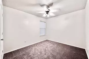 1128 Jamie Dr, Grand Prairie, TX 75052 - Photo 4
