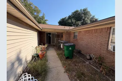 2121 Elton Road, Haltom City, TX 76117 - Photo 2
