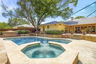 10626 Cox Ln, Dallas, TX 75229 - Photo 2
