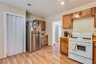 228 W Archer St, Jacksboro, TX 76458 - Photo 8