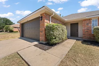 832 Beaver Creek Drive, Burleson, TX 76028 - Photo 4