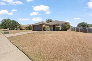 832 Beaver Creek Dr, Burleson, TX 76028 - Photo 2