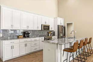 4100 Apache Trail Ct, Granbury, TX 76048 - Photo 10