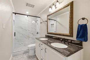 917 E Worth St, Grapevine, TX 76051 - Photo 18