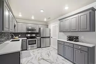 917 E Worth St, Grapevine, TX 76051 - Photo 6