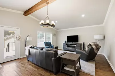 917 E Worth Street, Grapevine, TX 76051 - Photo 8