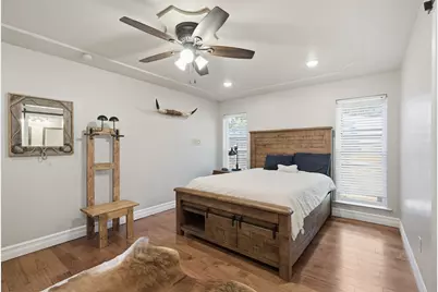 917 E Worth Street, Grapevine, TX 76051 - Photo 10