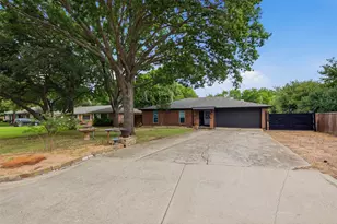 917 E Worth St, Grapevine, TX 76051 - Photo 1