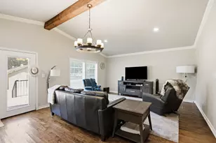 917 E Worth St, Grapevine, TX 76051 - Photo 8