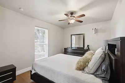 917 E Worth Street, Grapevine, TX 76051 - Photo 16