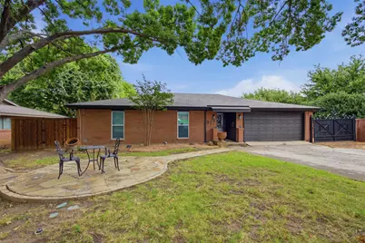 917 E Worth Street, Grapevine, TX 76051 - Photo 2