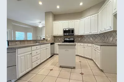 6415 Redstone Drive, Arlington, TX 76001 - Photo 6
