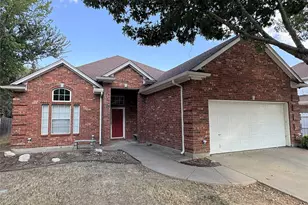 6415 Redstone Dr, Arlington, TX 76001 - Photo 2