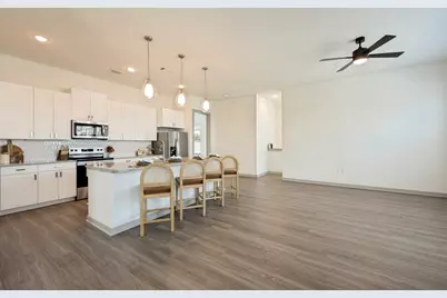 5885 Calmont Avenue #7105, Fort Worth, TX 76107 - Photo 2