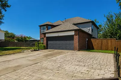 337 Bluewood Lane, Lake Dallas, TX 75065 - Photo 2