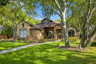2105 Heather Ridge Ct, Flower Mound, TX 75028 - Photo 2