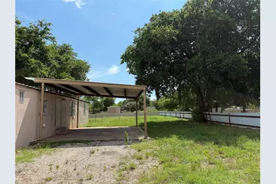 3277 Hidalgo #B, Waxahachie, TX 75167 - Photo 2