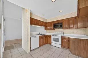 9711 Springtree Ln, Dallas, TX 75243 - Photo 16