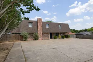 2149 Fleur De Lis Ct, Arlington, TX 76012 - Photo 4