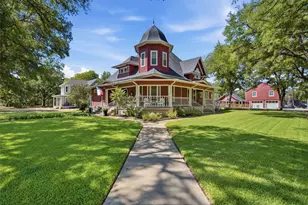 700 Cherry St, Graham, TX 76450 - Photo 2