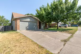 209 Pebblebrook St, Arlington, TX 76014 - Photo 2
