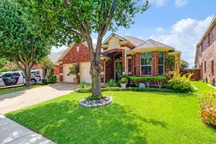2703 Cove Dr, Grand Prairie, TX 75054 - Photo 4