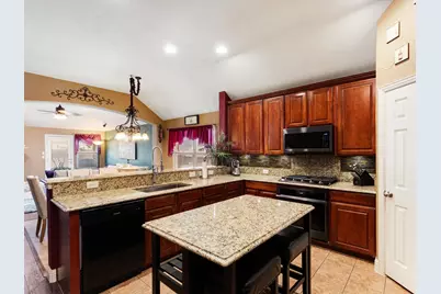 2703 Cove Drive, Grand Prairie, TX 75054 - Photo 8