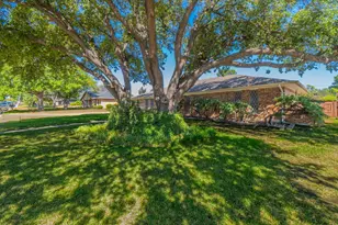 141 Villa Park Dr, Highland Village, TX 75077 - Photo 2