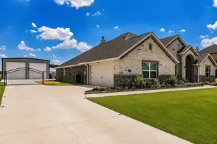 198 Spanish Moss Trl, Rhome, TX 76078 - Photo 2