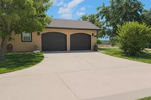 3711 Dove Creek Rd, Cleburne, TX 76031 - Photo 4