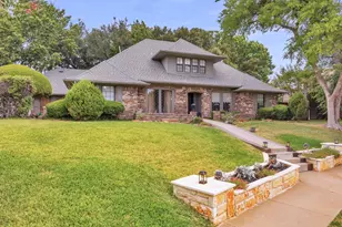 1121 Derbyshire Pl, Carrollton, TX 75007 - Photo 12