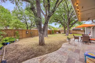1121 Derbyshire Pl, Carrollton, TX 75007 - Photo 38