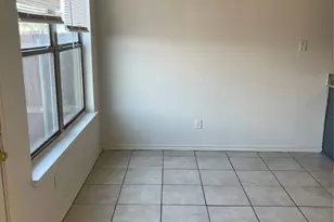 4606 Alamosa St, Fort Worth, TX 76119 - Photo 4
