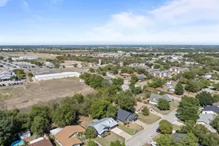 1729 W Doyle St, Granbury, TX 76048 - Photo 36
