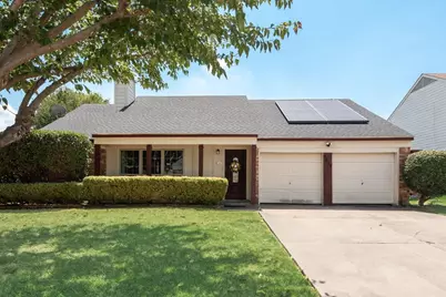 2617 Winslow Drive, Grand Prairie, TX 75052 - Photo 2