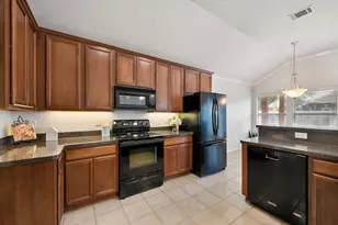 200 Arrowhead Dr, Burleson, TX 76028 - Photo 8