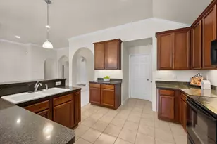 200 Arrowhead Dr, Burleson, TX 76028 - Photo 4