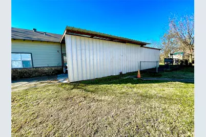 209 N Bowie Street, Jacksboro, TX 76458 - Photo 2
