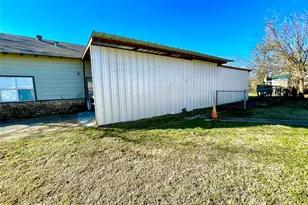 209 N Bowie St, Jacksboro, TX 76458 - Photo 2