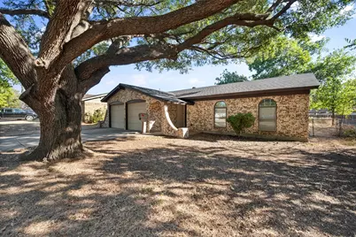 316 NW Summercrest Boulevard, Burleson, TX 76028 - Photo 2