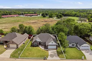 230 Bent Oak Dr, Pottsboro, TX 75076 - Photo 2